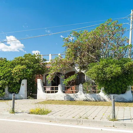 Sweet Holidays - Casa Tonda Fronte Mare A Con Giardino, Wi-fi E Parcheggio Pvt *