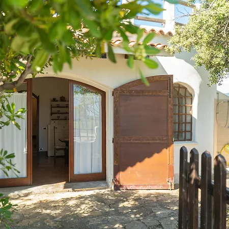 Sweet Holidays - Casa Tonda Fronte Mare A Con Giardino, Wi-fi E Parcheggio Pvt Ferienhaus