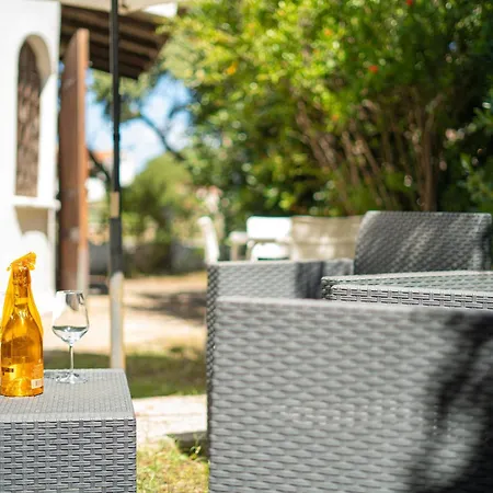 Sweet Holidays - Casa Tonda Fronte Mare A Con Giardino, Wi-fi E Parcheggio Pvt Semesterbostad